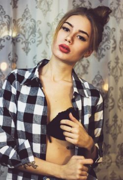 Девушка ищет девушку в Саратове для интим встреч и ласк Девушка ищет девушку в Саратове для интим встреч и ласк